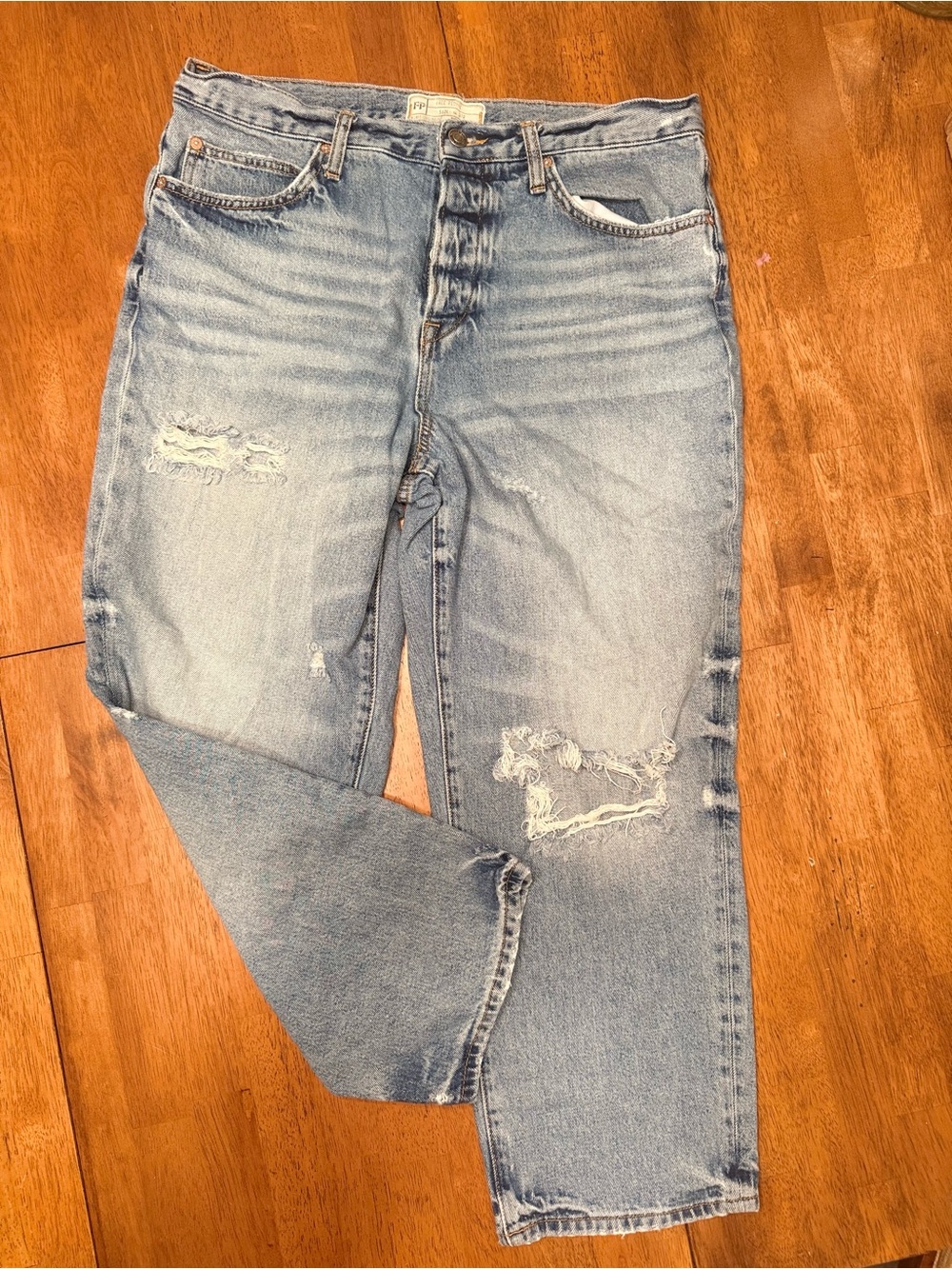 Free People Light Blue Distressed Barrel Jeans- Women’s size 31